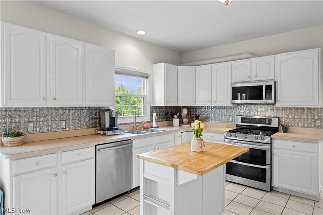 17118 Woodlawn Court, Strongsville, OH 44149