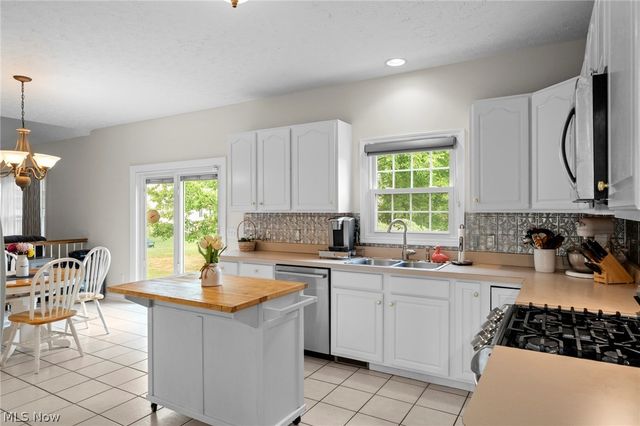 17118 Woodlawn Court, Strongsville, OH 44149