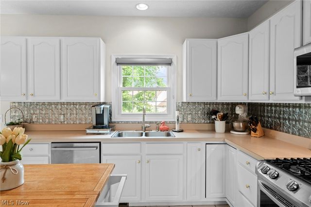 17118 Woodlawn Court, Strongsville, OH 44149
