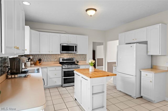 17118 Woodlawn Court, Strongsville, OH 44149