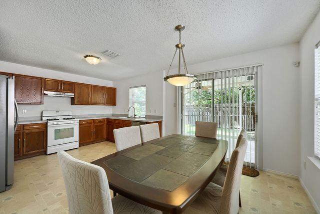 903 Hems Lane, Arlington, TX 76001