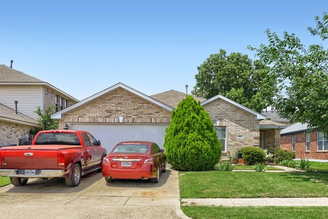 903 Hems Lane, Arlington, TX 76001