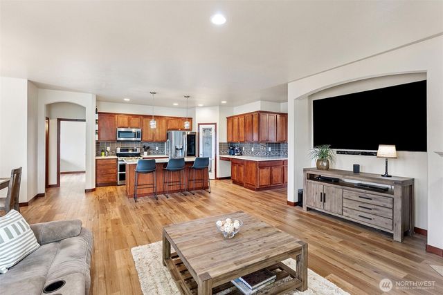 16815 134th Avenue Ct E, Puyallup, WA 98374
