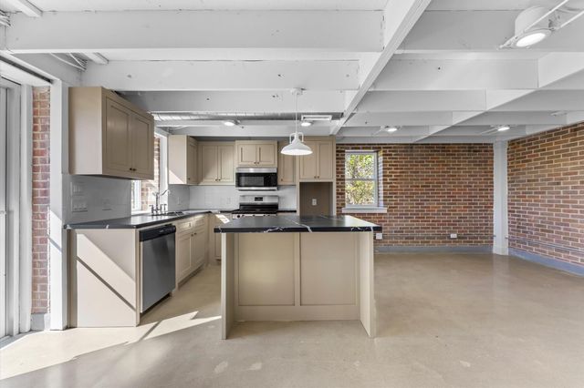 1420 Fm 1960, Dayton, TX 77535