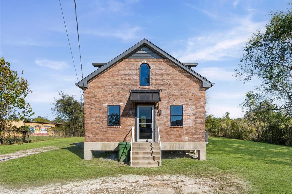 1420 Fm 1960, Dayton, TX 77535