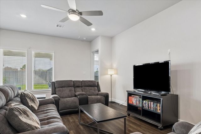 2212 Clements Shore Lane, La Porte, TX 77571