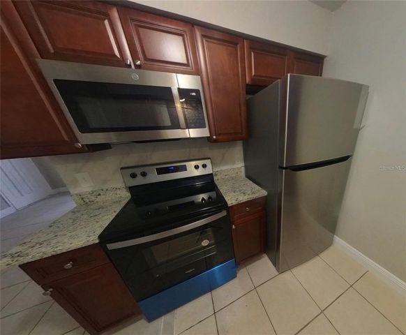 210 N LONE OAK DRIVE 1, Leesburg, FL 34748