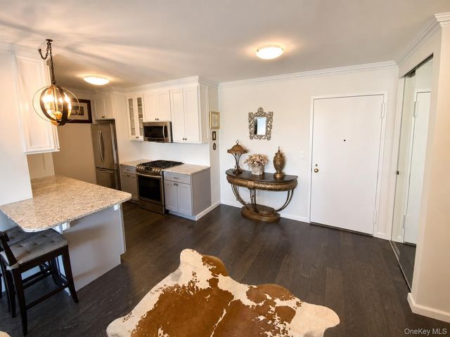26910 Grand Central Parkway 8F, Floral Park, NY 11005