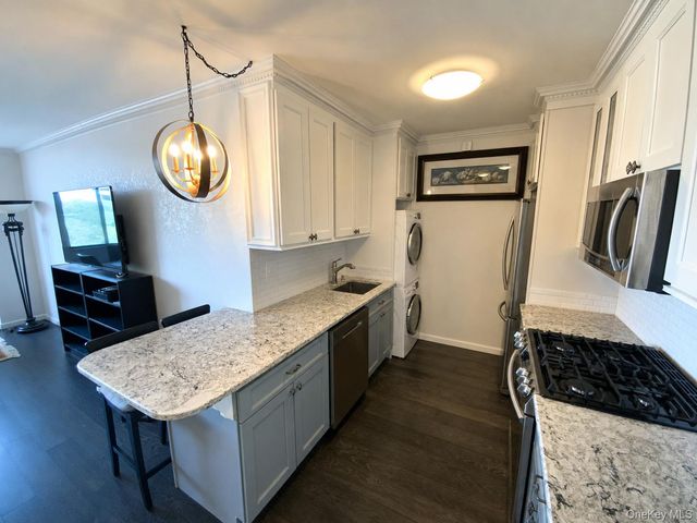 26910 Grand Central Parkway 8F, Floral Park, NY 11005