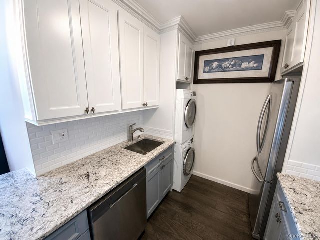 26910 Grand Central Parkway 8F, Floral Park, NY 11005