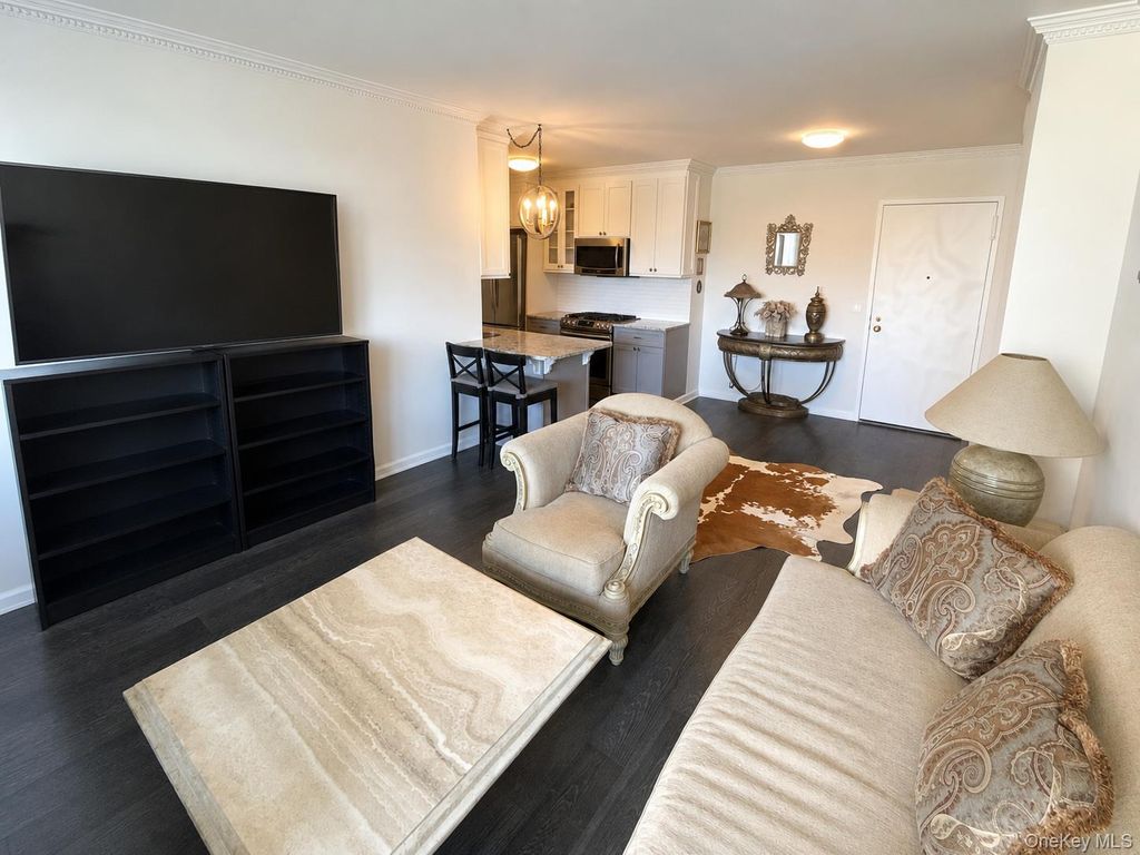 26910 Grand Central Parkway 8F, Floral Park, NY 11005 — photo 4