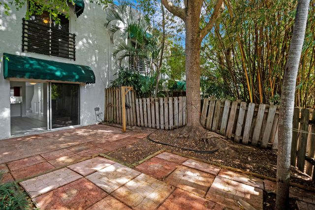 690 SE 23rd Avenue 3, Pompano Beach, FL 33062