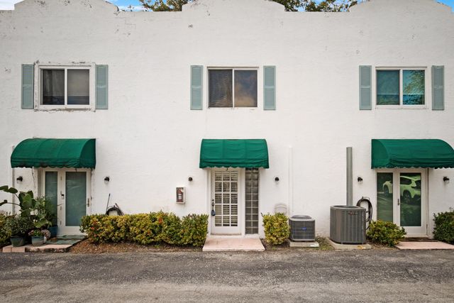 690 SE 23rd Avenue 3, Pompano Beach, FL 33062
