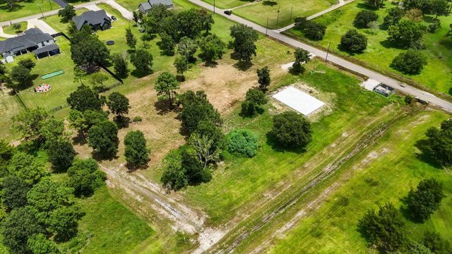3680 County Road 326, Alvin, TX 77511