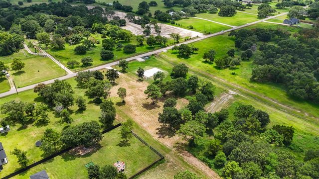 3680 County Road 326, Alvin, TX 77511