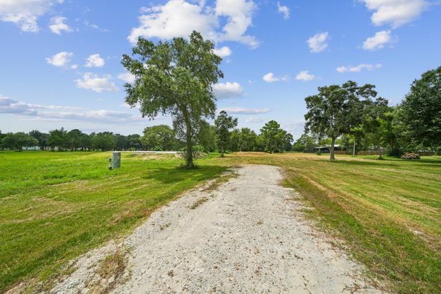 3680 County Road 326, Alvin, TX 77511