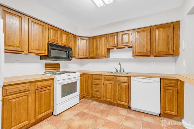 5101 Stonehedge Road 5101, Edison, NJ 08820