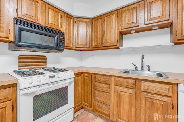 5101 Stonehedge Road 5101, Edison, NJ 08820