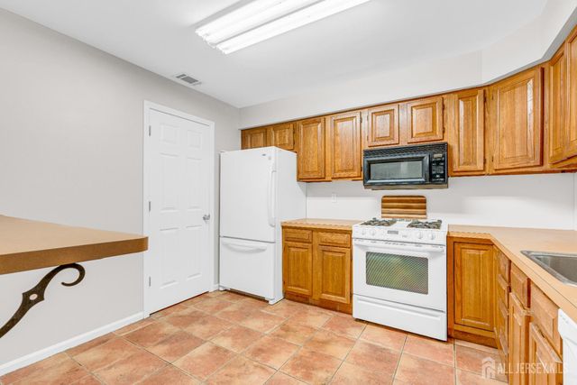 5101 Stonehedge Road 5101, Edison, NJ 08820