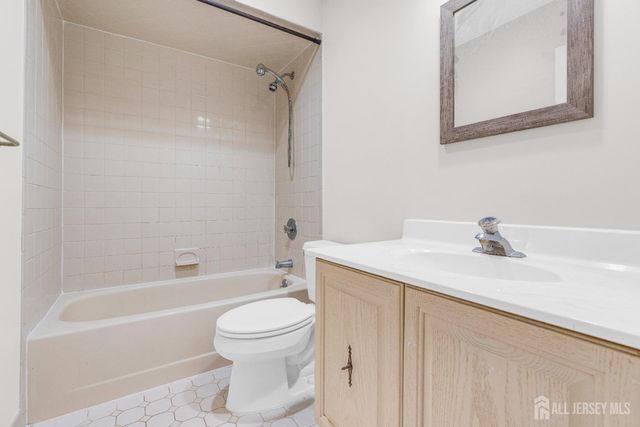 5101 Stonehedge Road 5101, Edison, NJ 08820