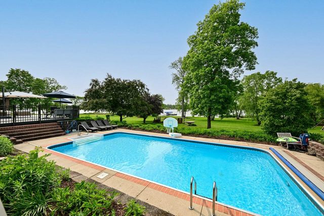 S82W15980 Bass Bay LANE, Muskego, WI 53150