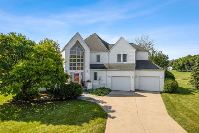 2878 Lilac Lane N, Fargo, ND 58102