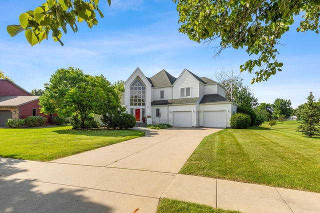 2878 Lilac Lane N, Fargo, ND 58102