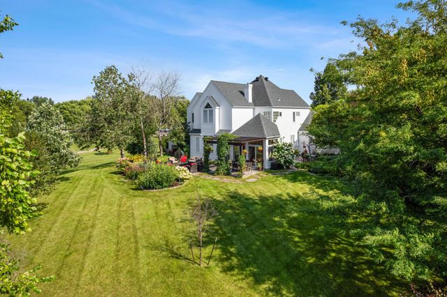 2878 Lilac Lane N, Fargo, ND 58102