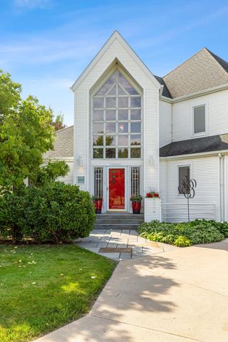 2878 Lilac Lane N, Fargo, ND 58102