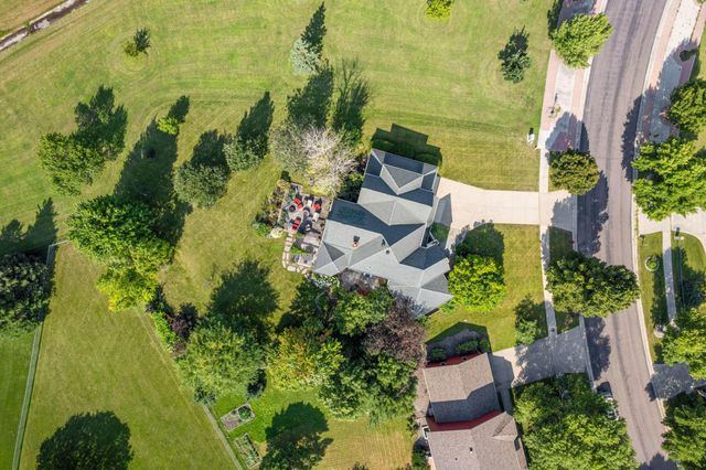 2878 Lilac Lane N, Fargo, ND 58102
