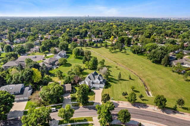 2878 Lilac Lane N, Fargo, ND 58102