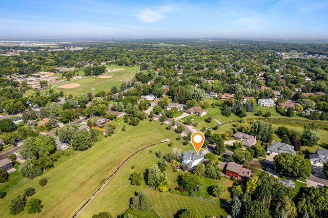 2878 Lilac Lane N, Fargo, ND 58102