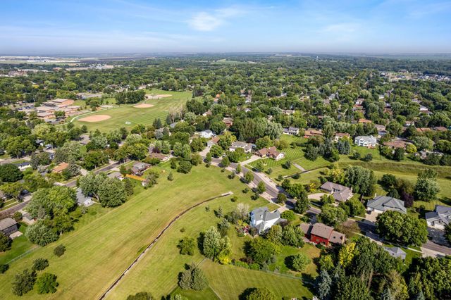 2878 Lilac Lane N, Fargo, ND 58102