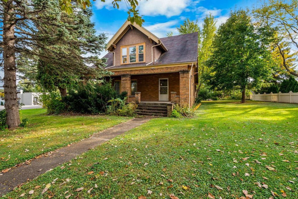 W1945 Main STREET, Sullivan, WI 53178