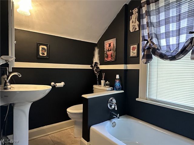 1072 Willard Avenue SE, Warren, OH 44484