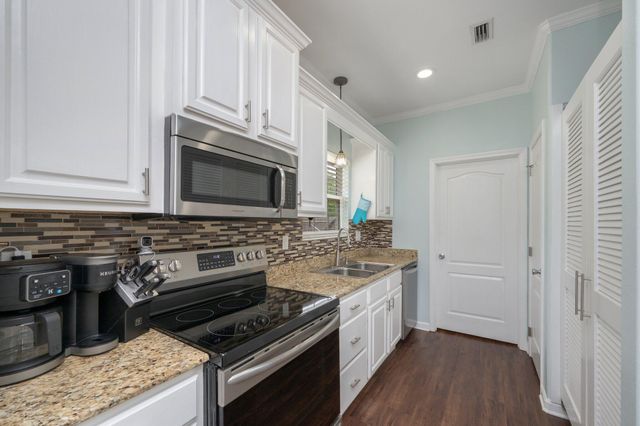 226 E Cypress Avenue, Defuniak Springs, FL 32433