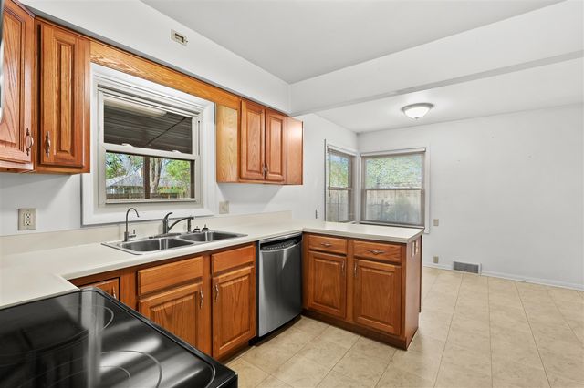 1816 Bloomfield Avenue, Kalamazoo, MI 49001