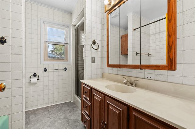 1816 Bloomfield Avenue, Kalamazoo, MI 49001