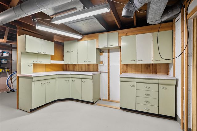 1816 Bloomfield Avenue, Kalamazoo, MI 49001