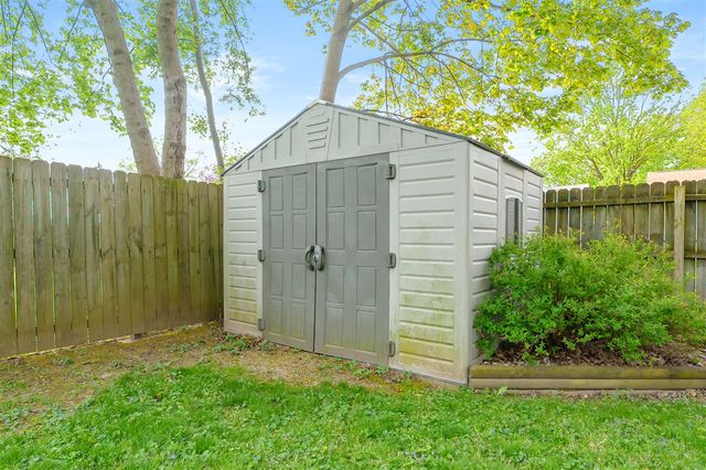 1816 Bloomfield Avenue, Kalamazoo, MI 49001