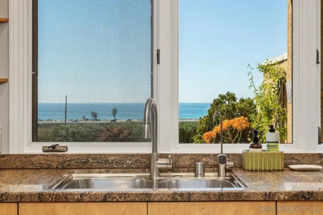 849 N Rios Ave, Solana Beach, CA 92075