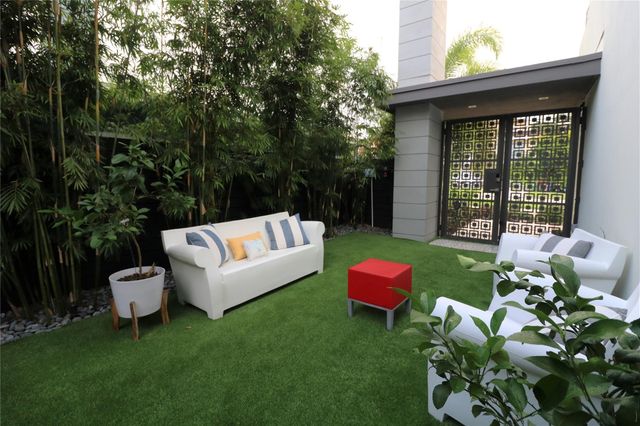 617 SW 10th Street, Fort Lauderdale, FL 33315