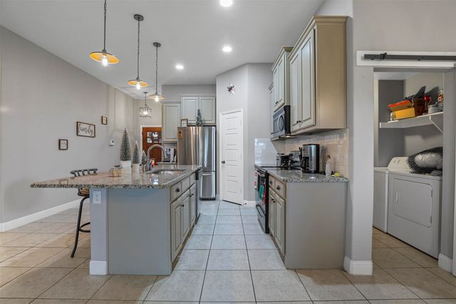 4006 Kensington Drive, Sanger, TX 76266