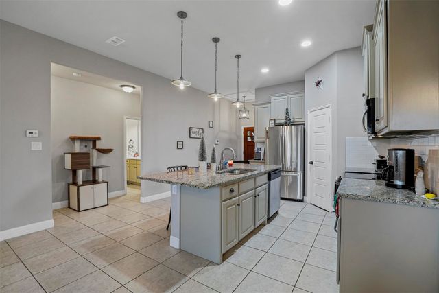 4006 Kensington Drive, Sanger, TX 76266
