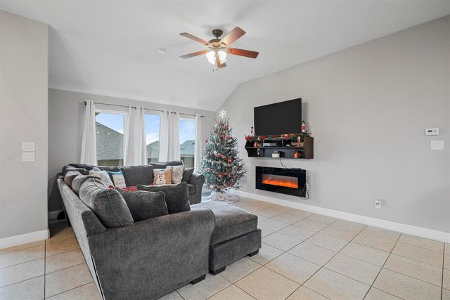 4006 Kensington Drive, Sanger, TX 76266