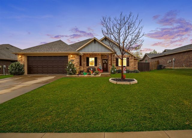 4006 Kensington Drive, Sanger, TX 76266