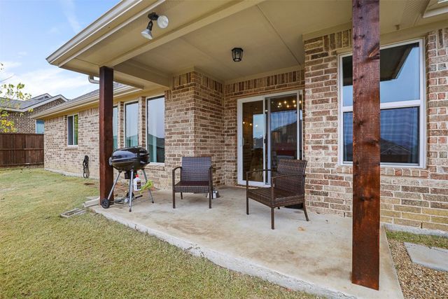 4006 Kensington Drive, Sanger, TX 76266