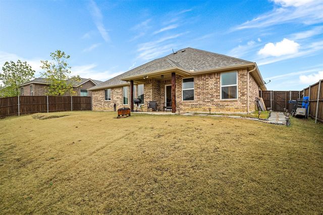 4006 Kensington Drive, Sanger, TX 76266