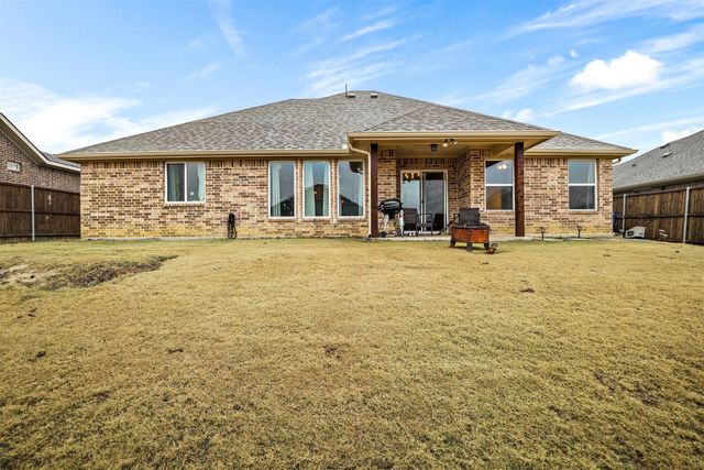 4006 Kensington Drive, Sanger, TX 76266