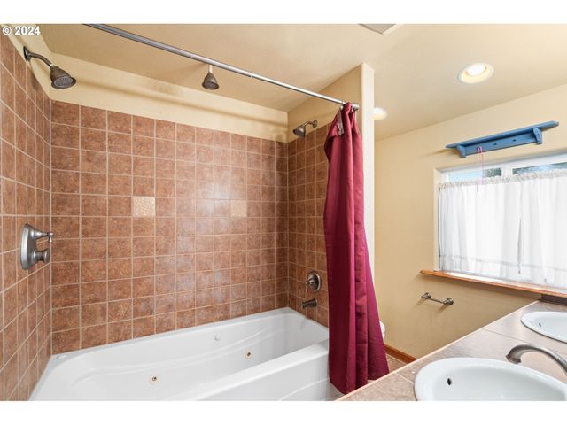103 LADY BLUE Ln, Kalama, WA 98625
